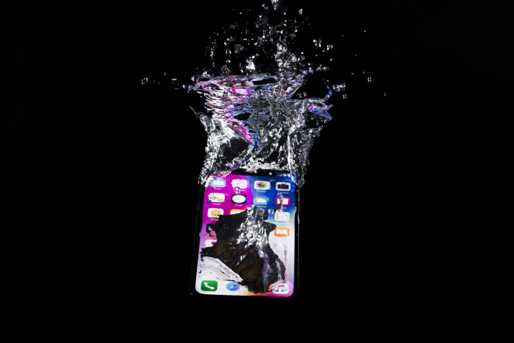 Water-Damaged-Phone