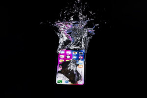 Read more about the article The Definitive Guide to Repairing a Water-Damaged Phone