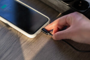 Read more about the article Signs Indicating Your iPhone Battery May Need Replacement